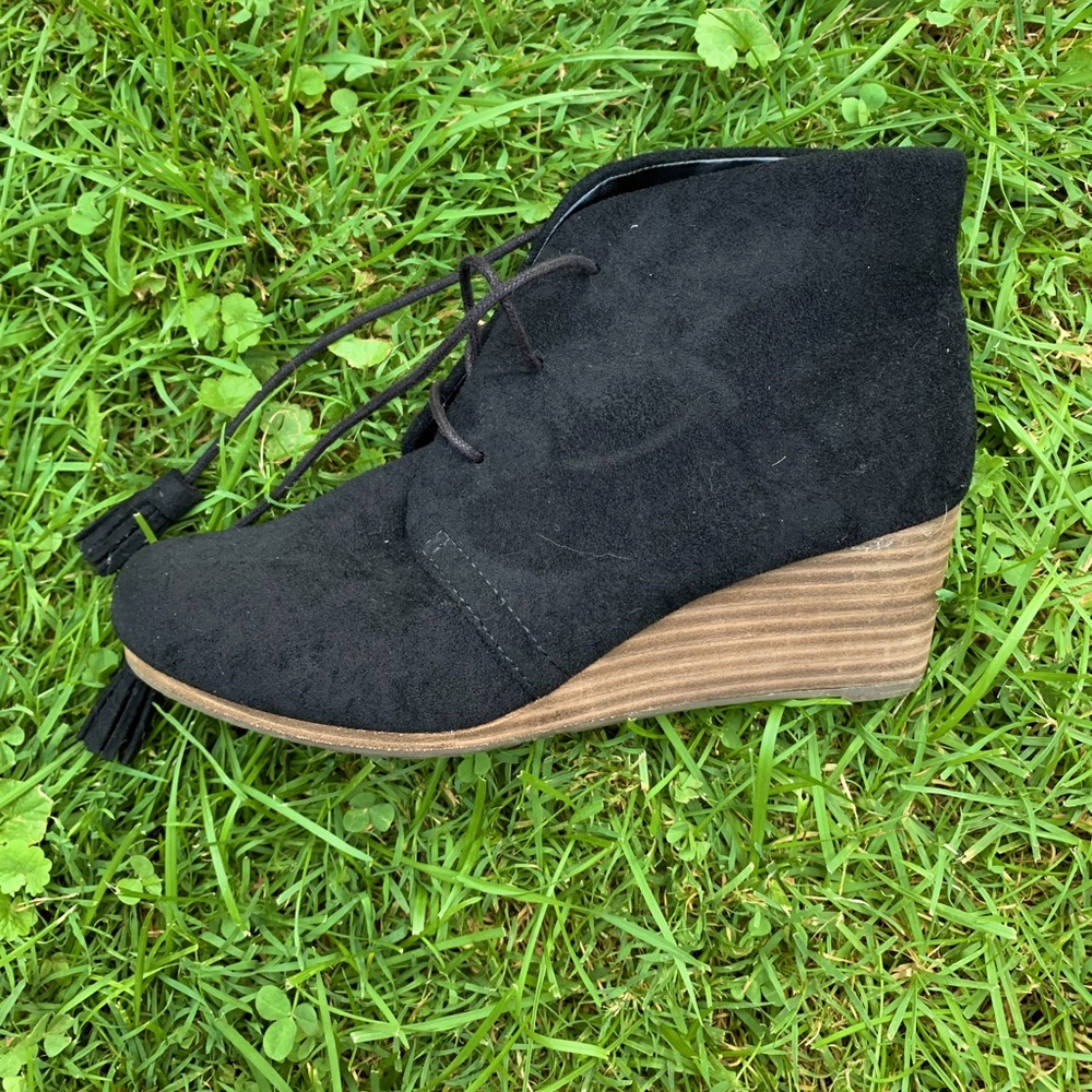 Black Dakota wedge booties size 6